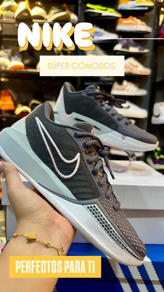 NIKE SABRINA BEYOND THE GAME (15780)