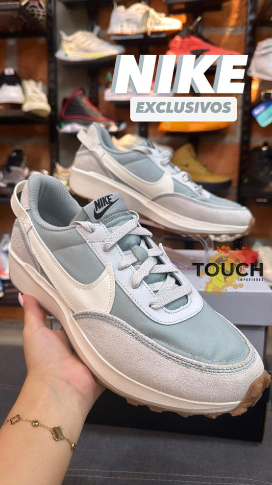 NIKE WAFFLE DEBUT (18096)